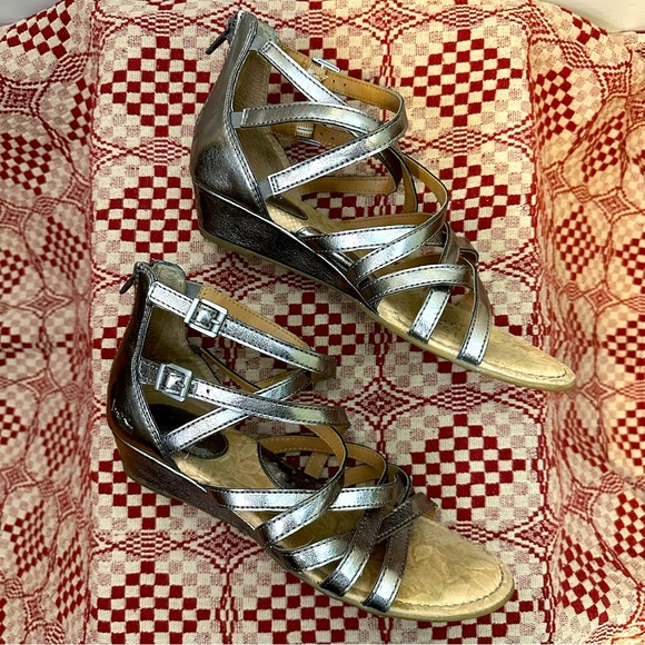 b.o.c. Shoes Metallic Pewter Gladiator Miniwedge Sandals Size 6